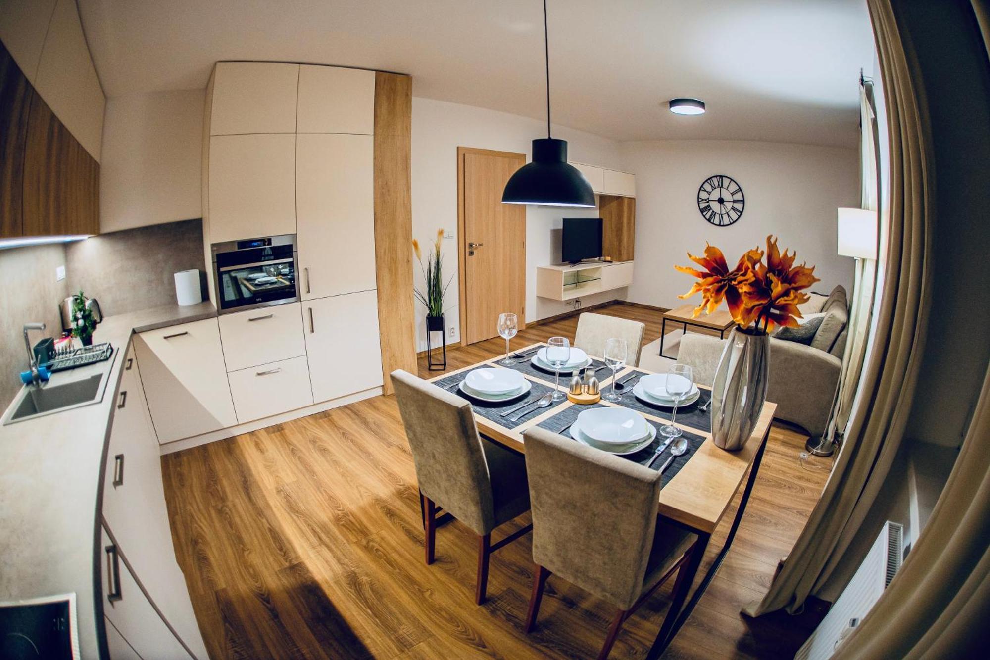 Old Town City Center Apartment 1 - Private Parking Included Košice Eksteriør bilde