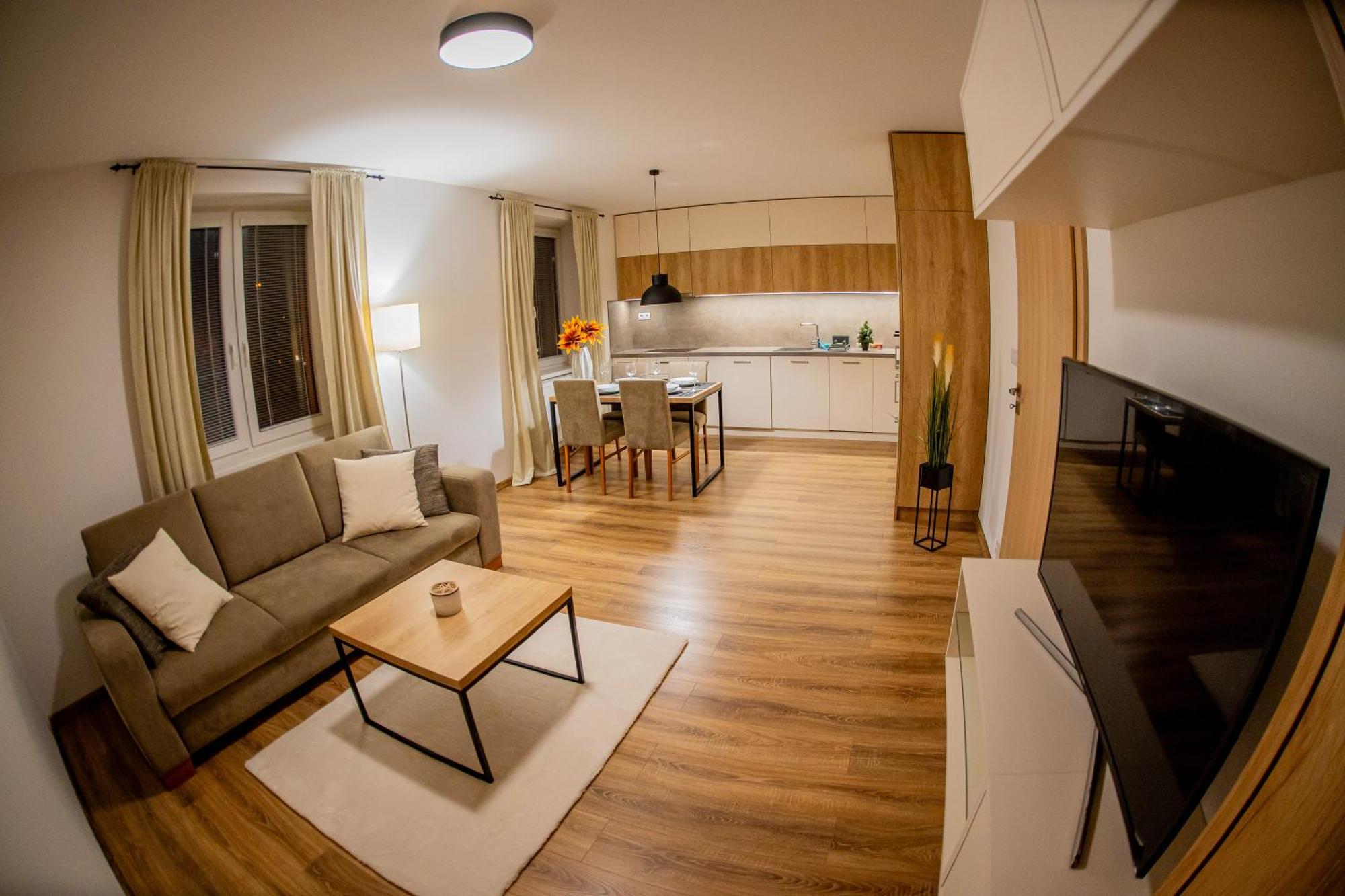 Old Town City Center Apartment 1 - Private Parking Included Košice Eksteriør bilde