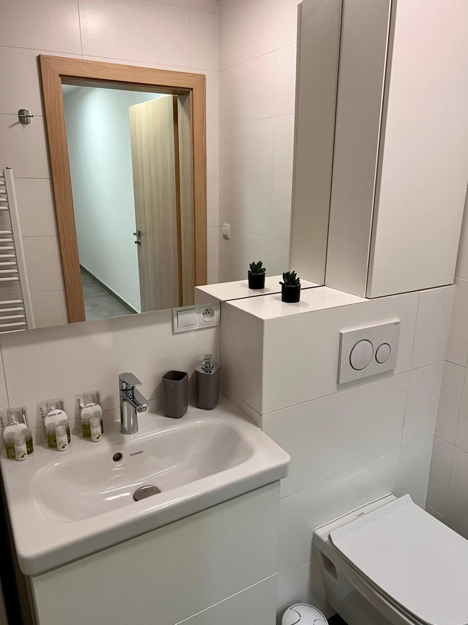 Old Town City Center Apartment 1 - Private Parking Included Košice Eksteriør bilde